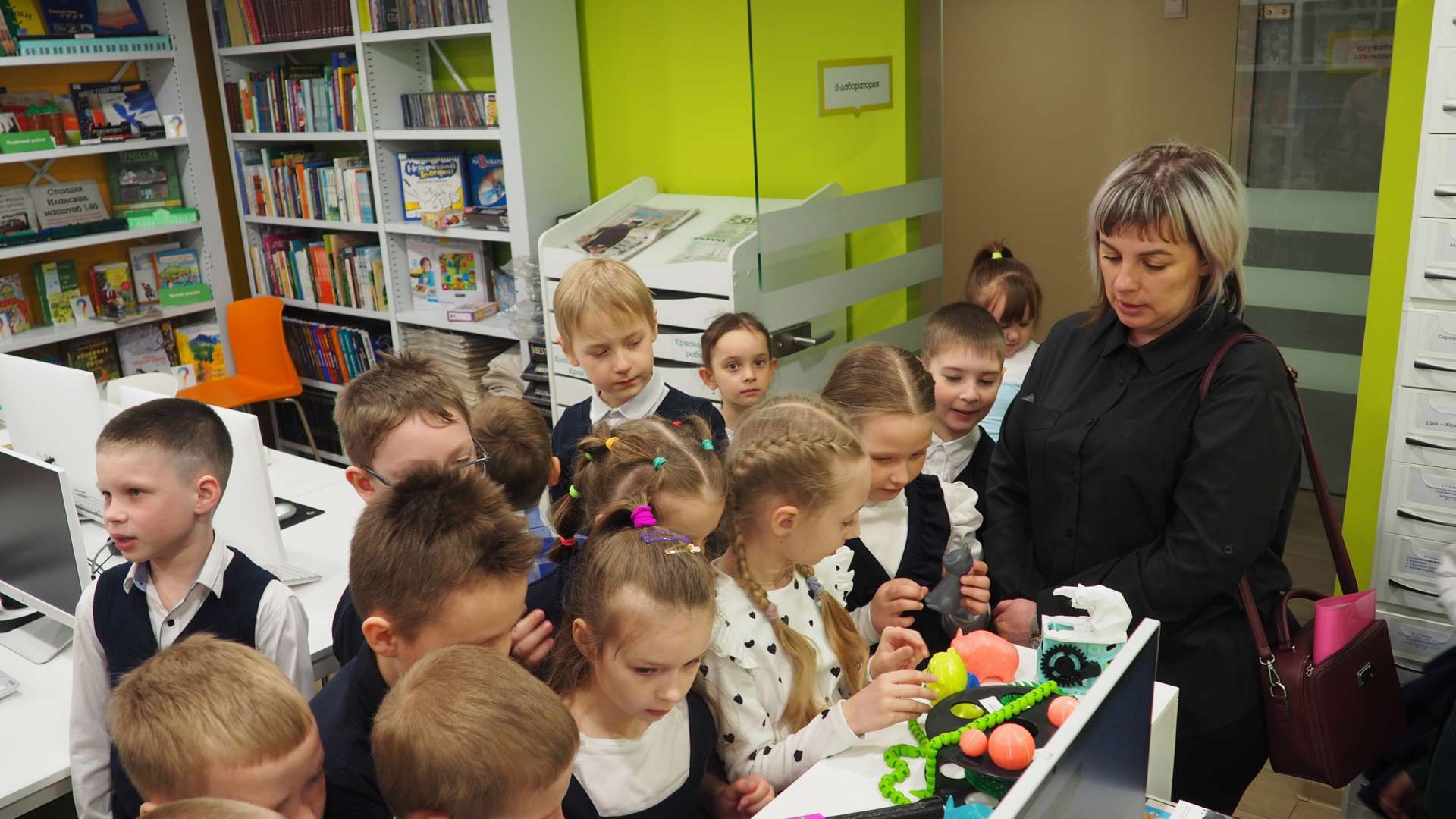 17QZzWHlY44